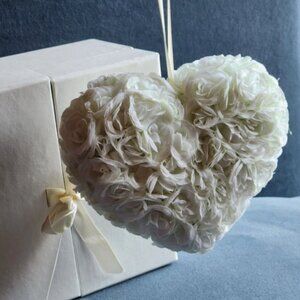MARY KAY White Floral Rose Heart Hanging Fragrance Sachet w/ Gift Box.